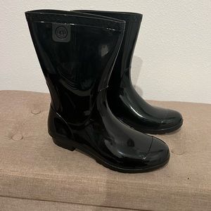 UGH rain boot
